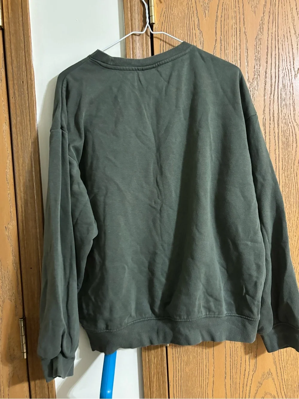 H&M Mens Crewneck Sweatshirt in Dark Olive Green